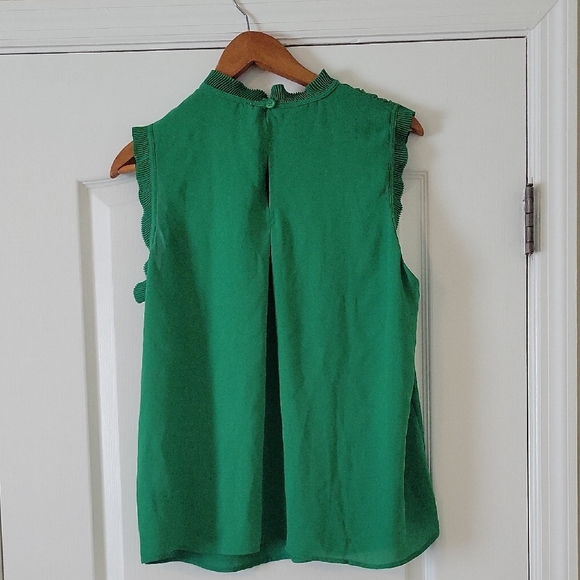 Green Sleeveless Top - Picture 6 of 7